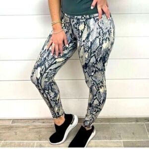 NWT - Women’s Ladies Snake Black/Tan Print Leggings - Size Large
